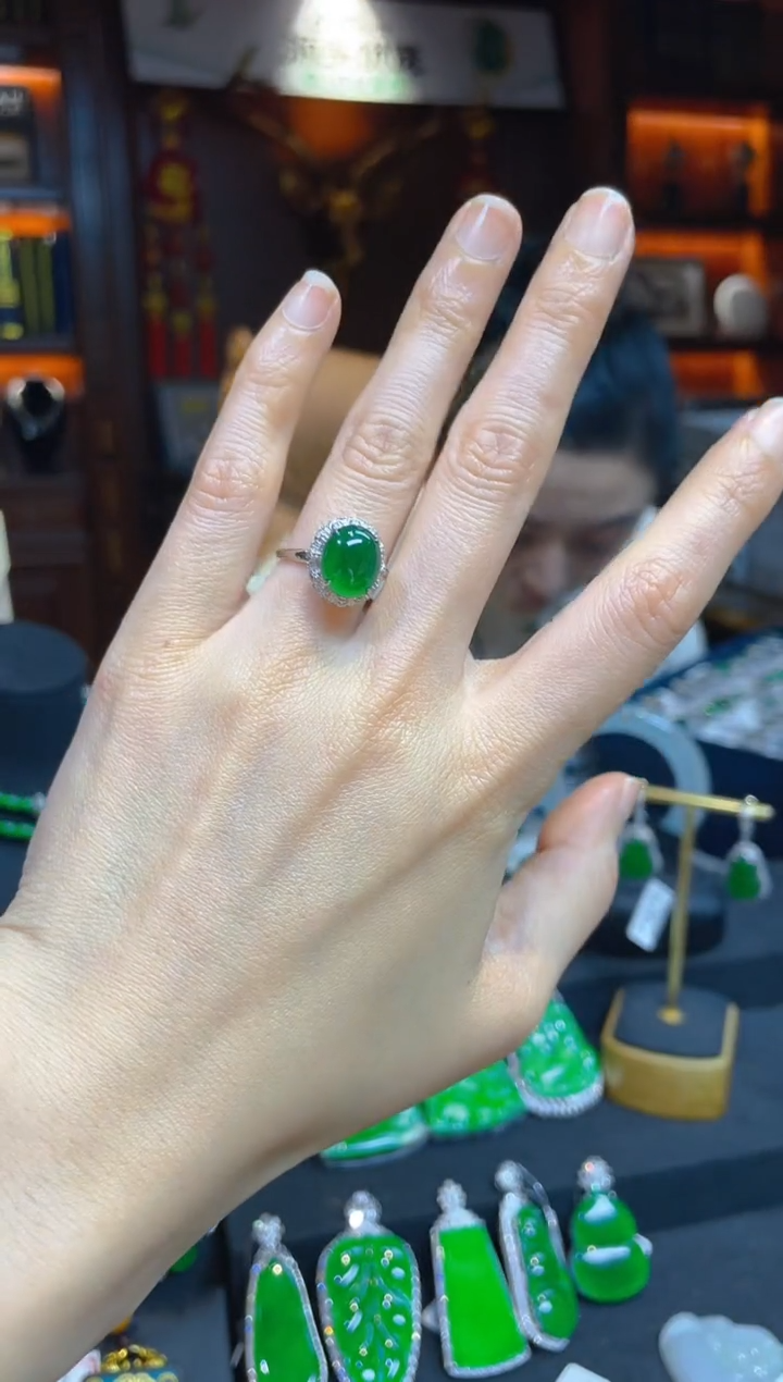 【闪购商品】翡翠戒指18K金镶嵌115137天然A货翡翠蛋面戒指