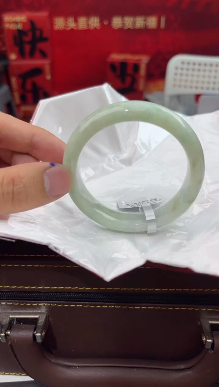 【闪购商品】翡翠手镯未镶嵌8翡翠手镯（微瑕）