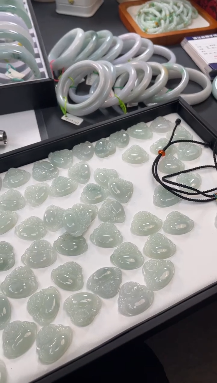 【闪购商品】翡翠吊坠(不含链)未镶嵌佛公 多样性发货 发一件