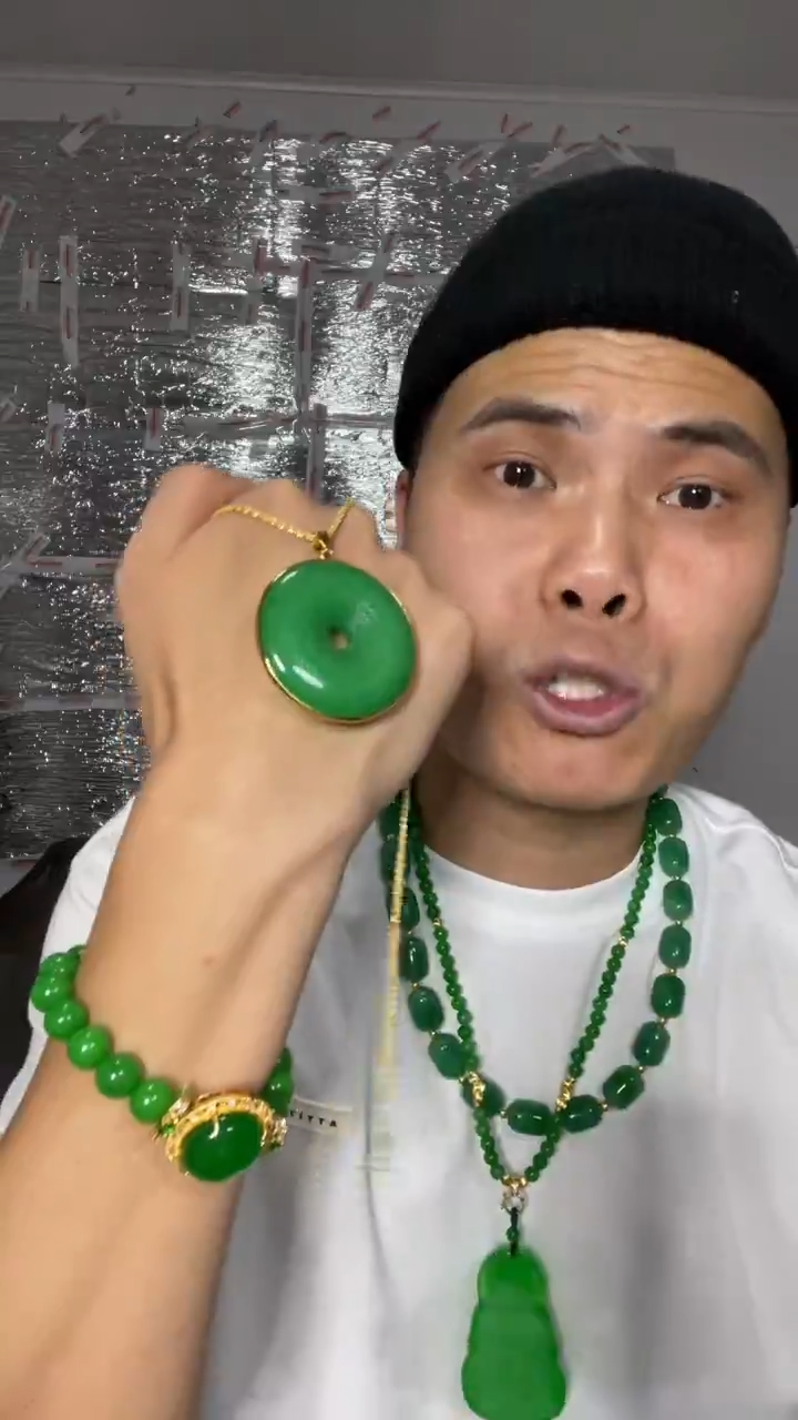 翡翠未镶嵌吊坠(赠链)【小伍珠宝】高端湖水绿45m平安扣