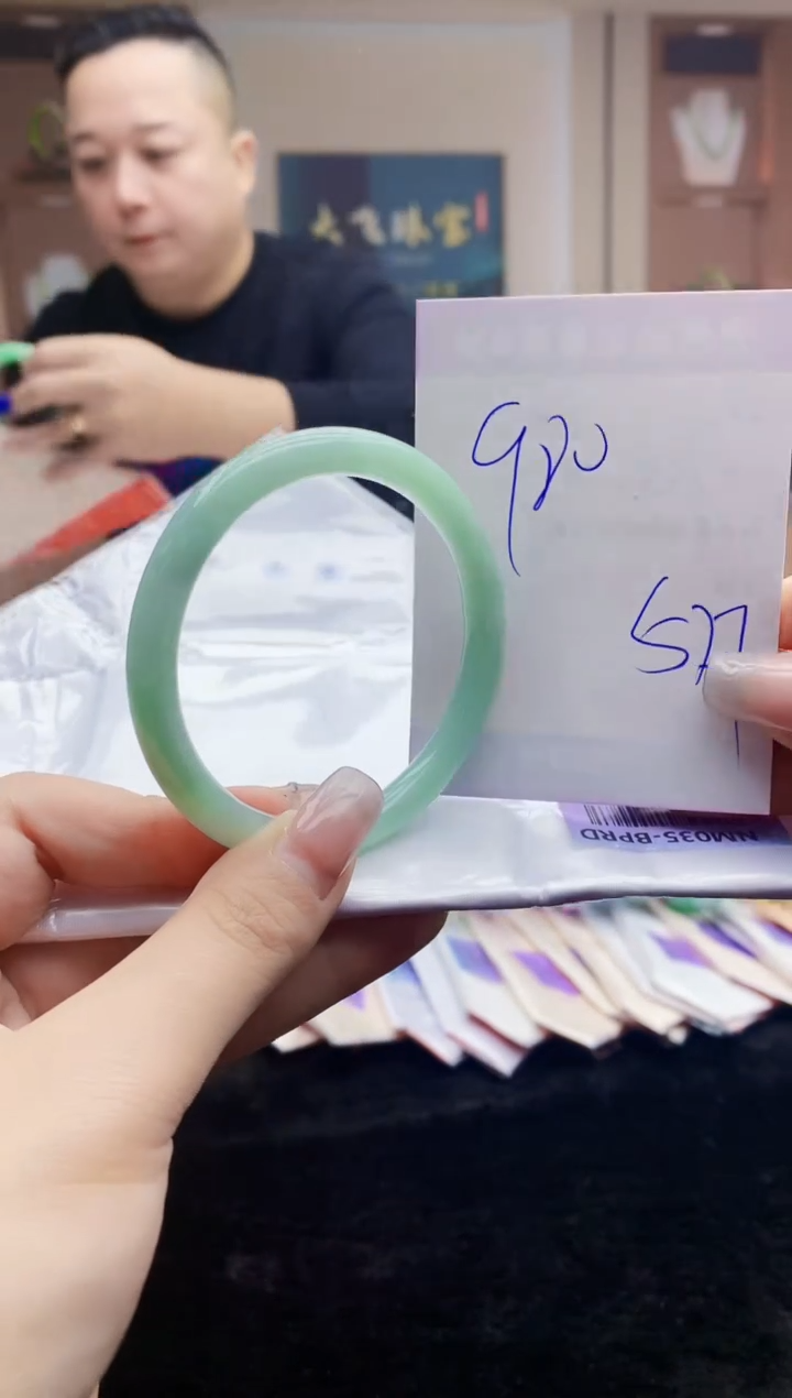 【闪购商品】翡翠手镯未镶嵌   H25-169