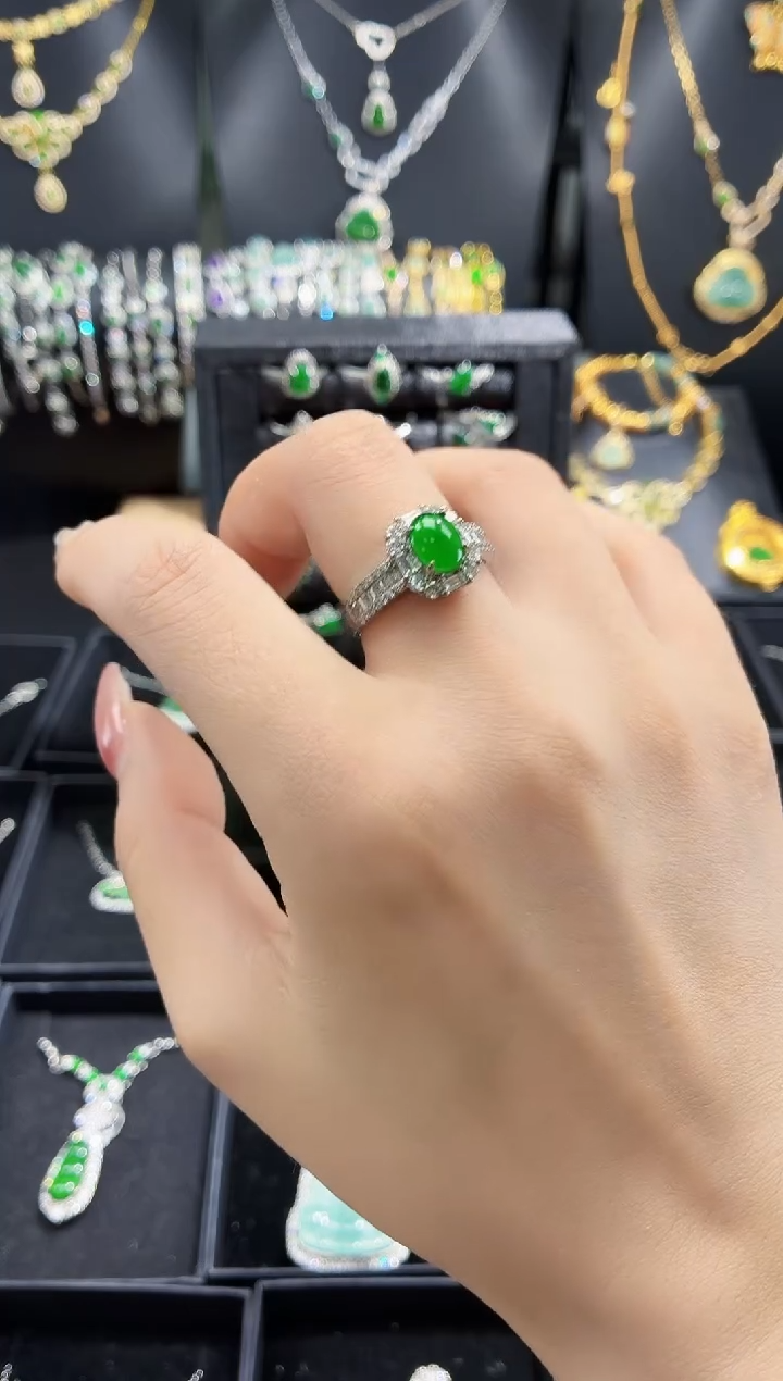 翡翠戒指未镶嵌?***.戒指