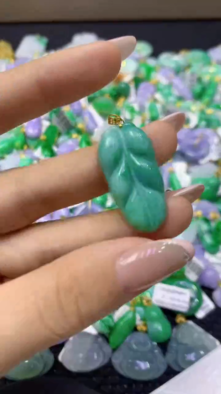 颈饰18K金镶嵌翡翠天然缅甸翡翠A货