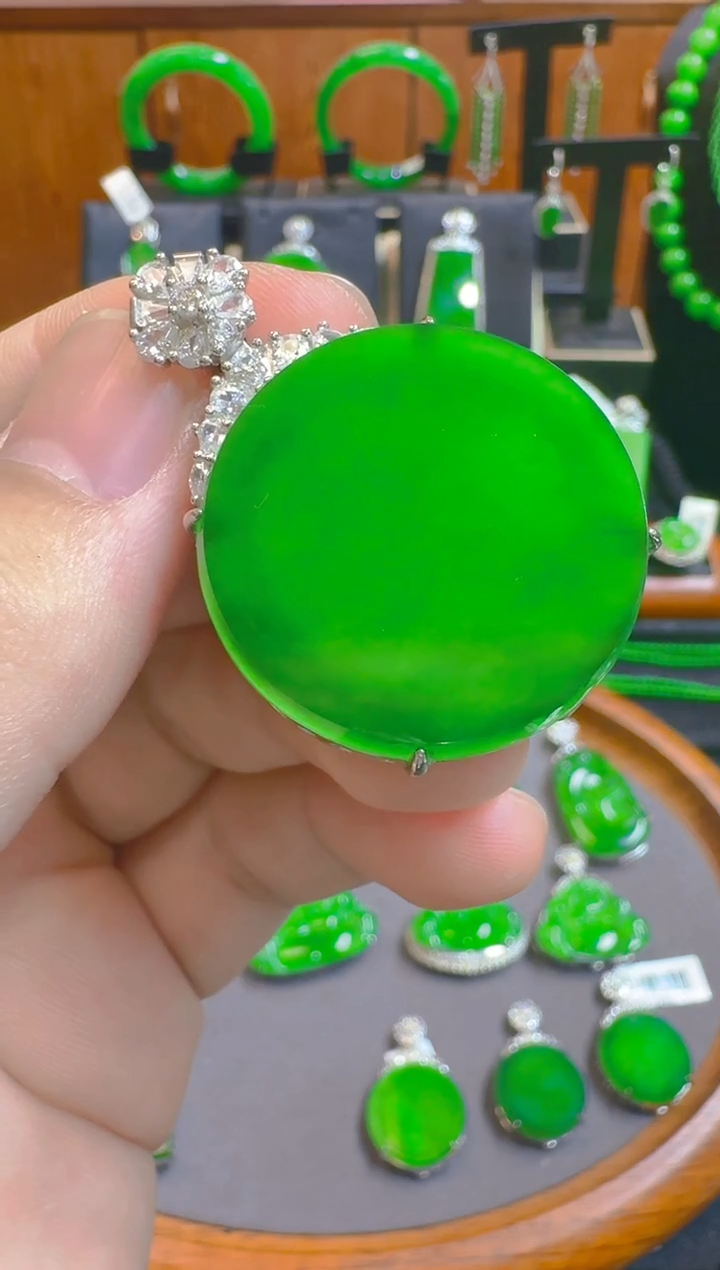 吊坠(赠链)未镶嵌翡翠天然A货翡翠