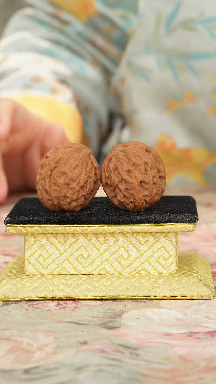 【闪购商品】文玩核桃把件非嫁接北京鹰嘴