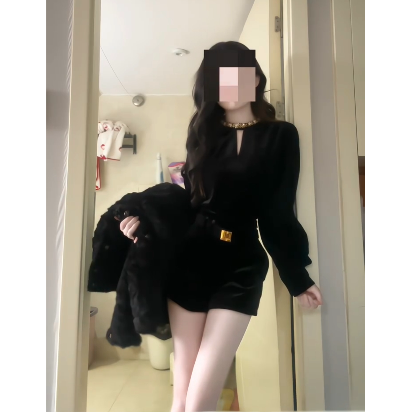 黑色丝绒钉珠圆领长袖衬衫女气质显瘦上衣高腰外穿休闲短裤两件套