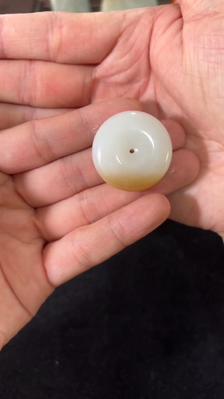 和田玉未镶嵌吊坠(赠链)新疆和田玉微色差金山糖白平安扣