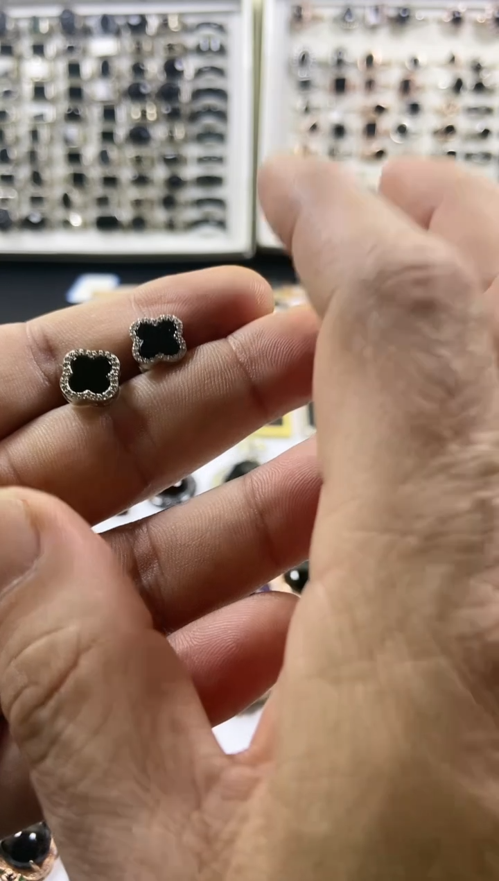 银S925镶嵌翡翠耳钉四叶草