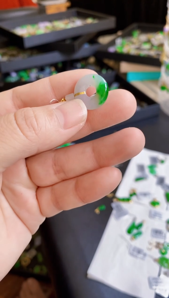 【闪购商品】翡翠颈饰18K金镶嵌吊坠