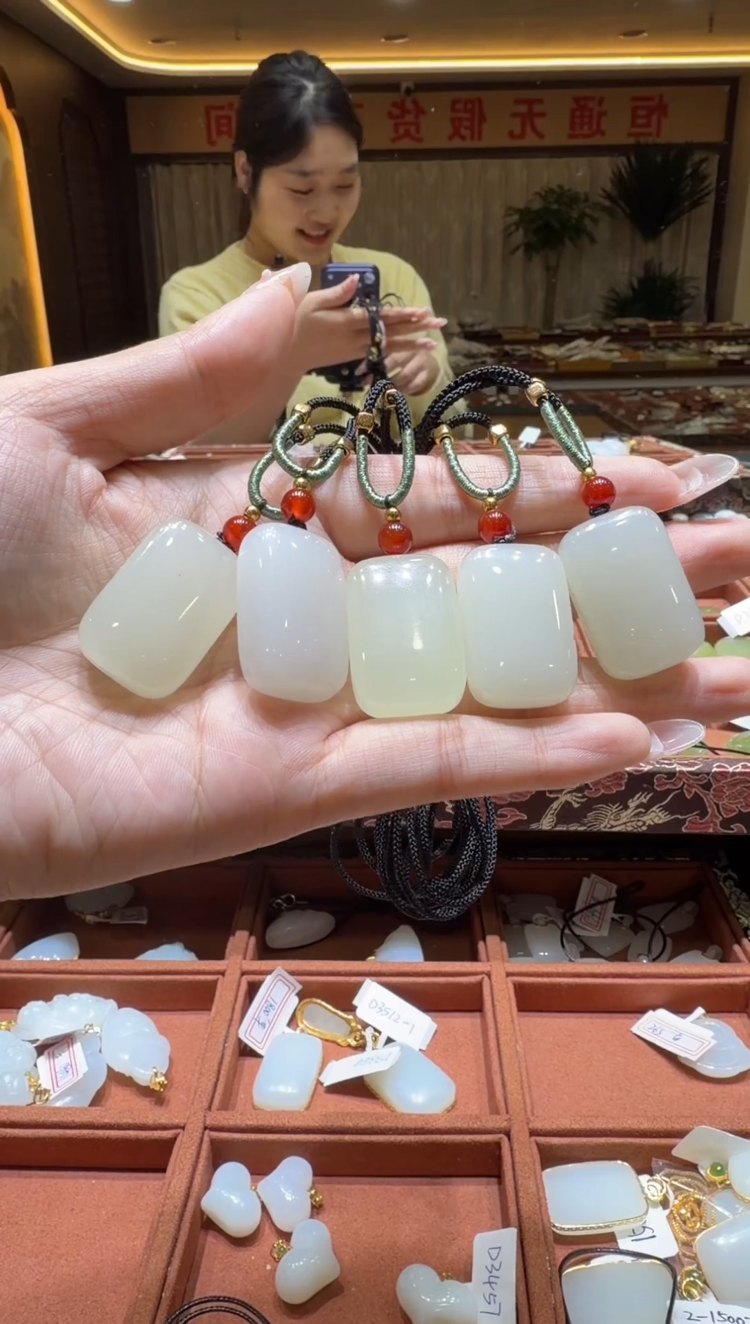 颈饰未镶嵌和田玉挂件多样性发一