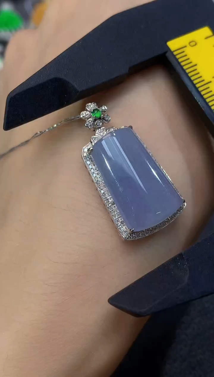 吊坠(不含链)18K金镶嵌翡翠A22紫货有一定色差