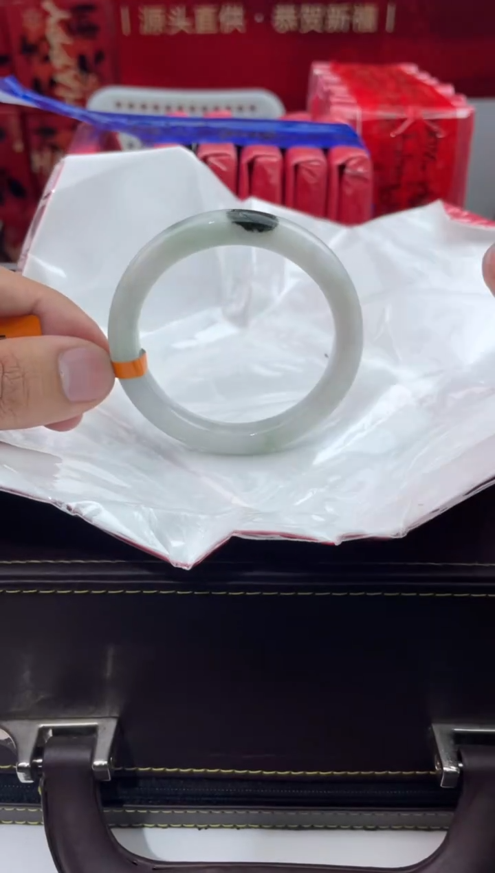 【闪购商品】翡翠手镯未镶嵌5翡翠手镯（微瑕）