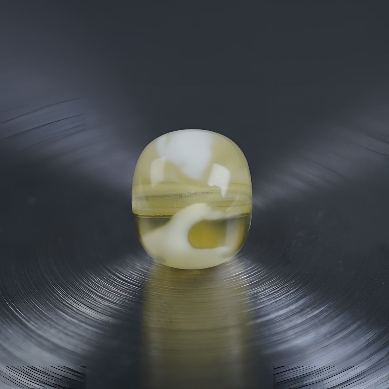 金白溶洞妖花老型墩尺寸10.4*8.7mm琥珀蜜蜡文玩搭配