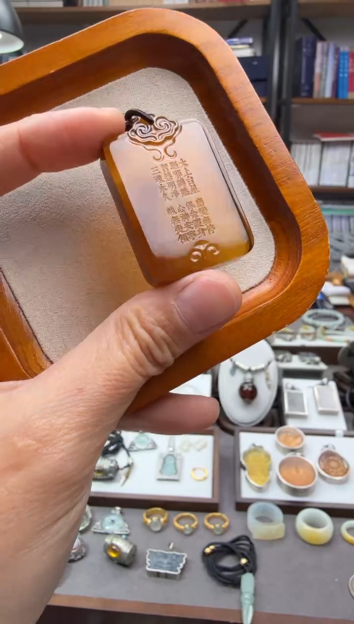 琥珀颈饰未镶嵌净心神咒吊坠