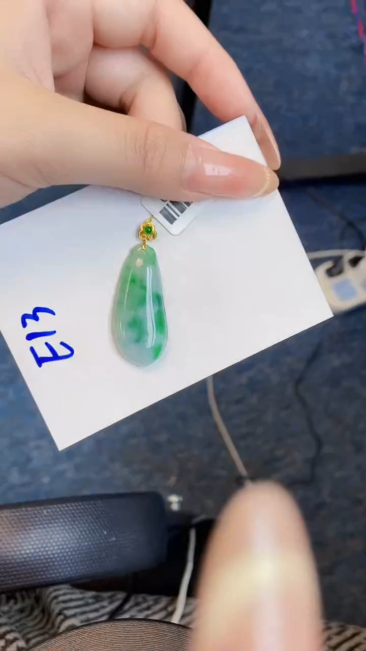 【闪购商品】翡翠颈饰18K金镶嵌00000000