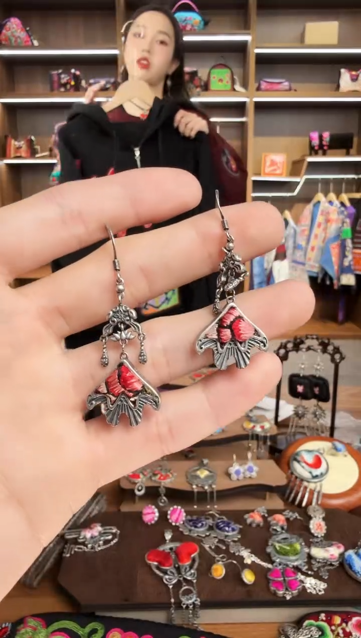 【闪购商品】织绣220蒙阿苏苗绣传承