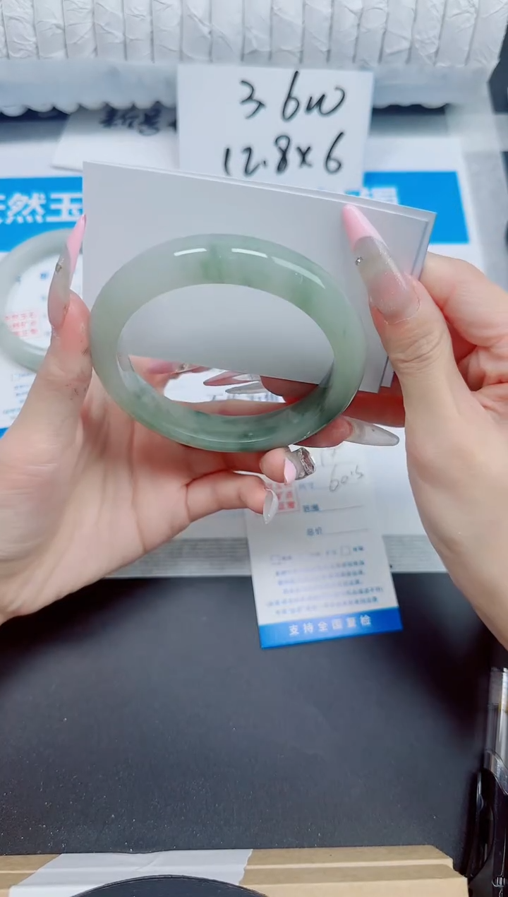 石英质玉手镯未镶嵌130/60.3