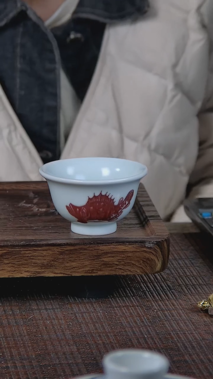 【闪购商品】折葵非器手工手绘釉里红鱼小压手杯