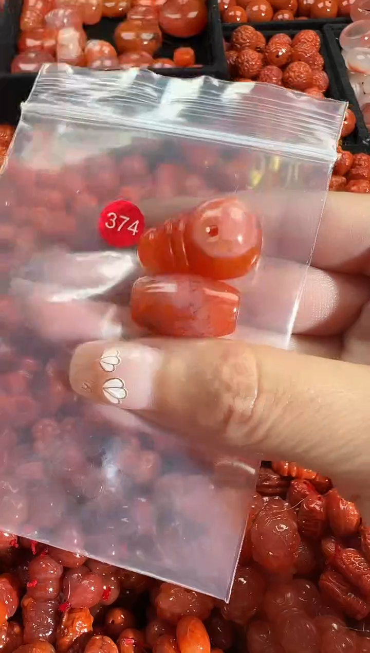 颈饰未镶嵌南红玛瑙1