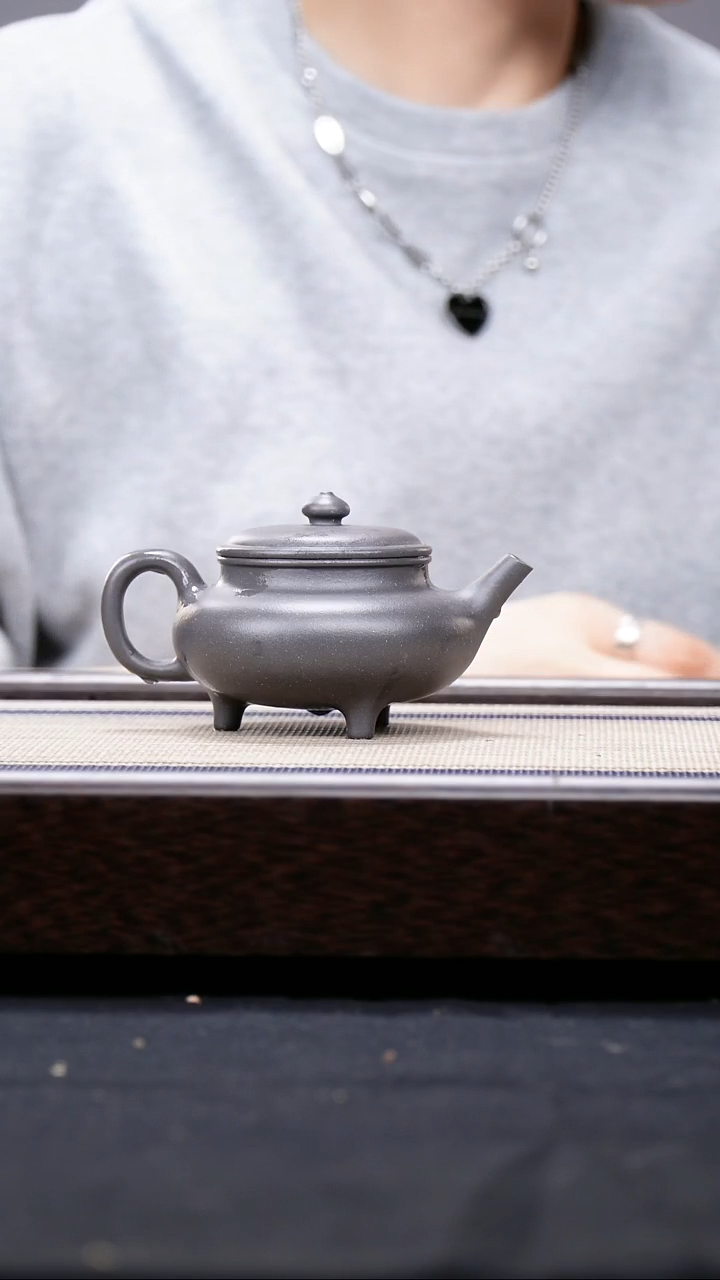 【闪购商品】紫砂茶壶天青泥  三足 盉