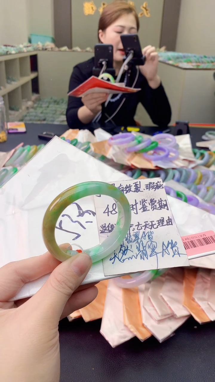 翡翠未镶嵌手镯0683224805