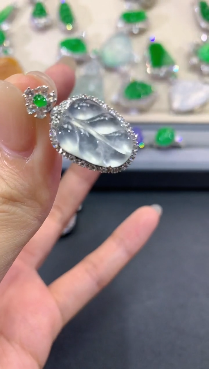 【闪购商品】翡翠吊坠(不含链)18K金镶嵌q138