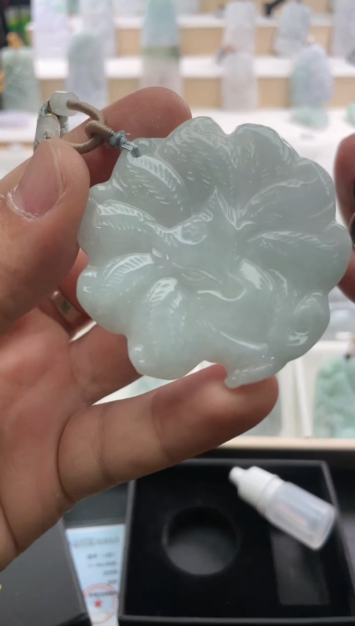 翡翠未镶嵌颈饰..../4/17/ 102