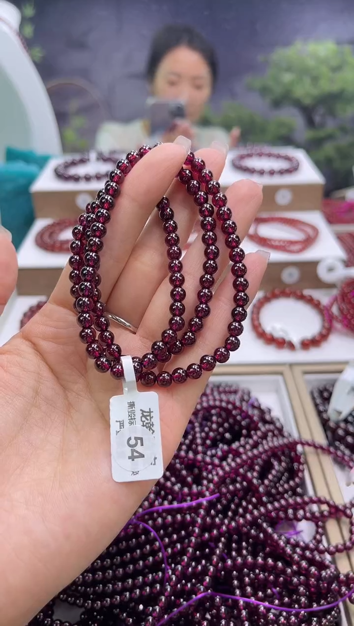 【闪购商品】石榴石手串未镶嵌紫牙乌石榴石多圈5mm+，多样式发一