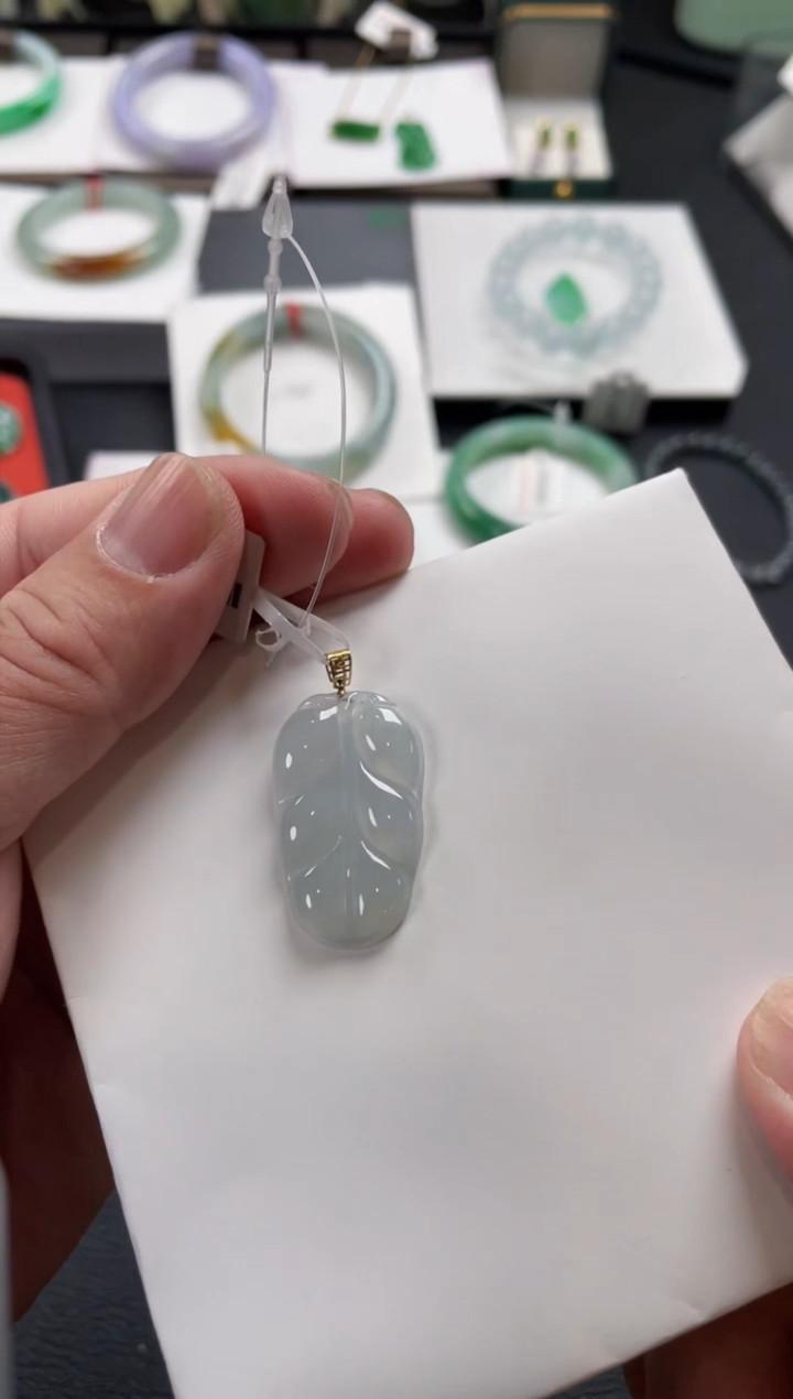 【闪购商品】翡翠颈饰未镶嵌叶子