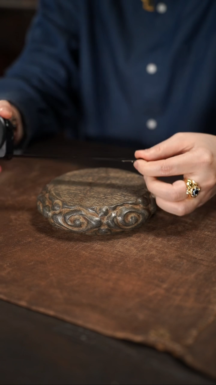 ·祥云石鼓 宽10.5高3.5。 