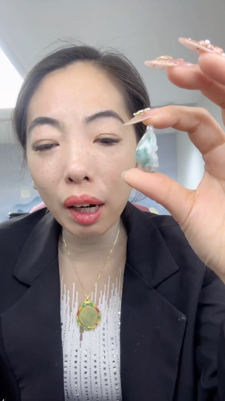 【闪购商品】翡翠颈饰未镶嵌白菜 有纹