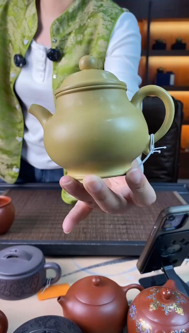 茶壶紫砂平*光器潘壶 1950本山绿泥  赵园静（证书、手提袋）