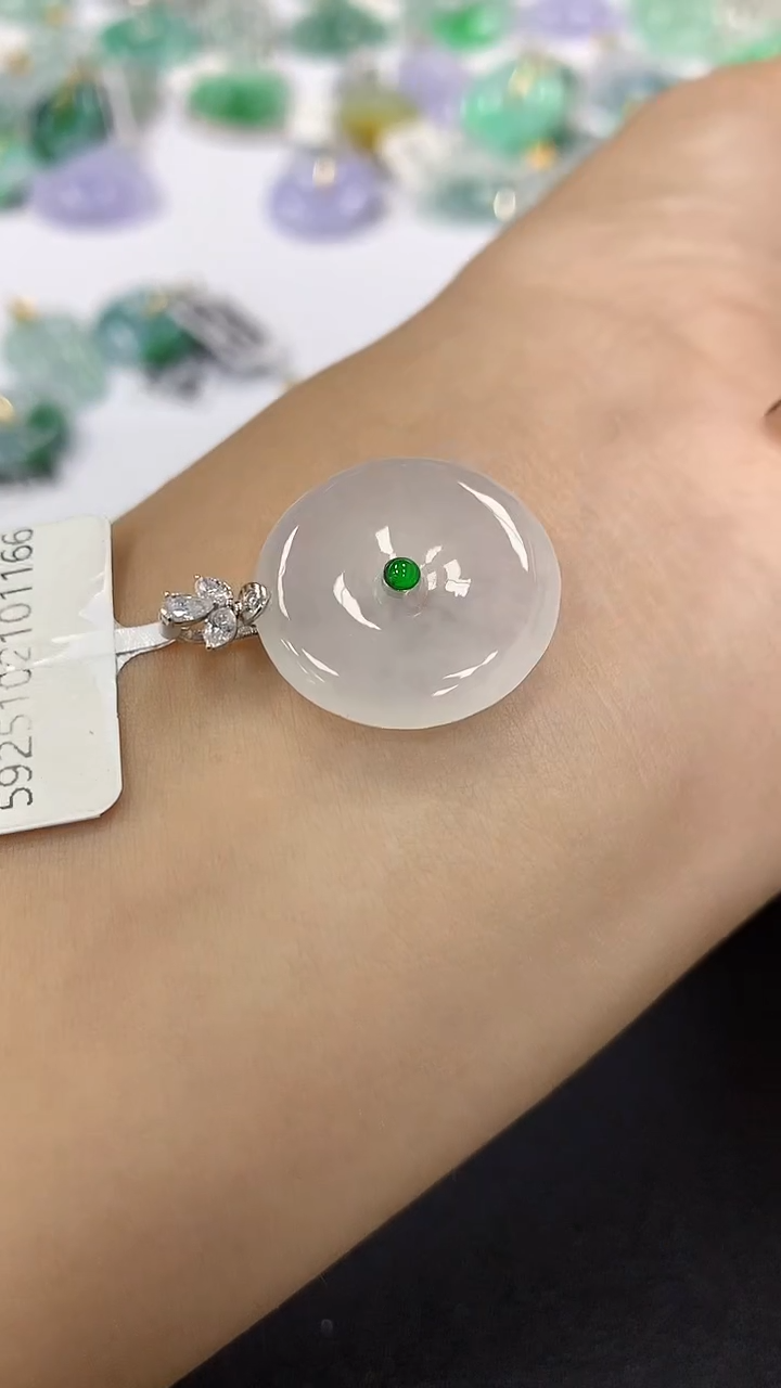 颈饰18K金镶嵌翡翠a货假一赔三支持复检百元上9元证书费自理