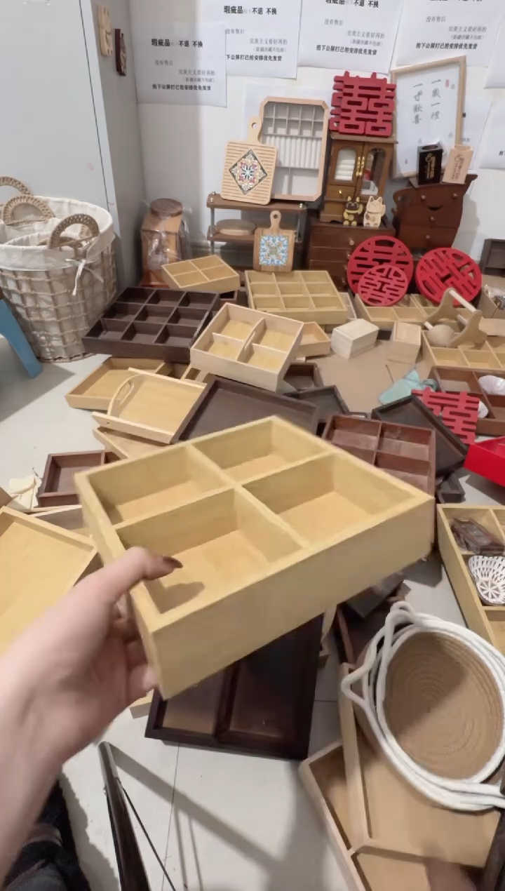 原木色四宫格微瑕拍下不退不换