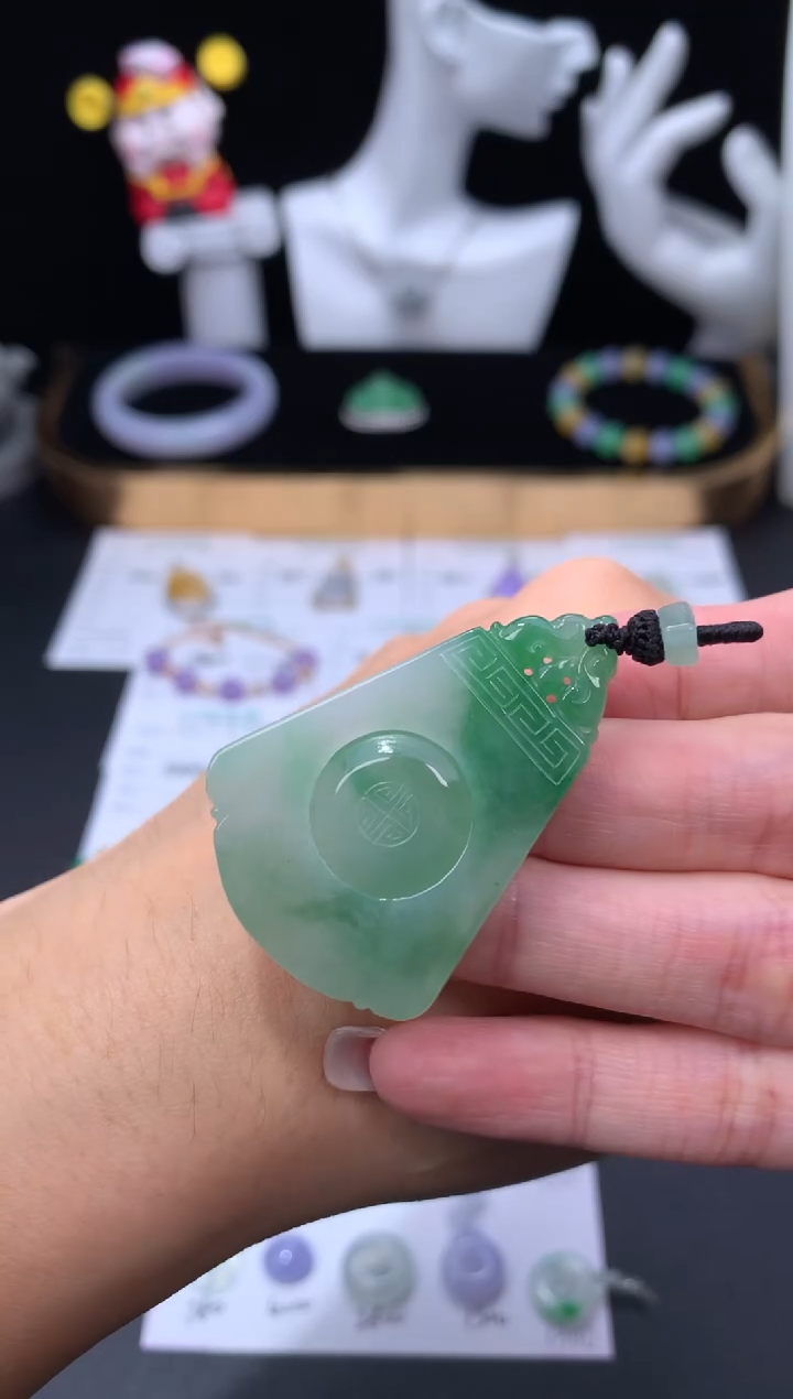 未镶嵌定制翡翠48小时鉴赏期 退货不扣服务费