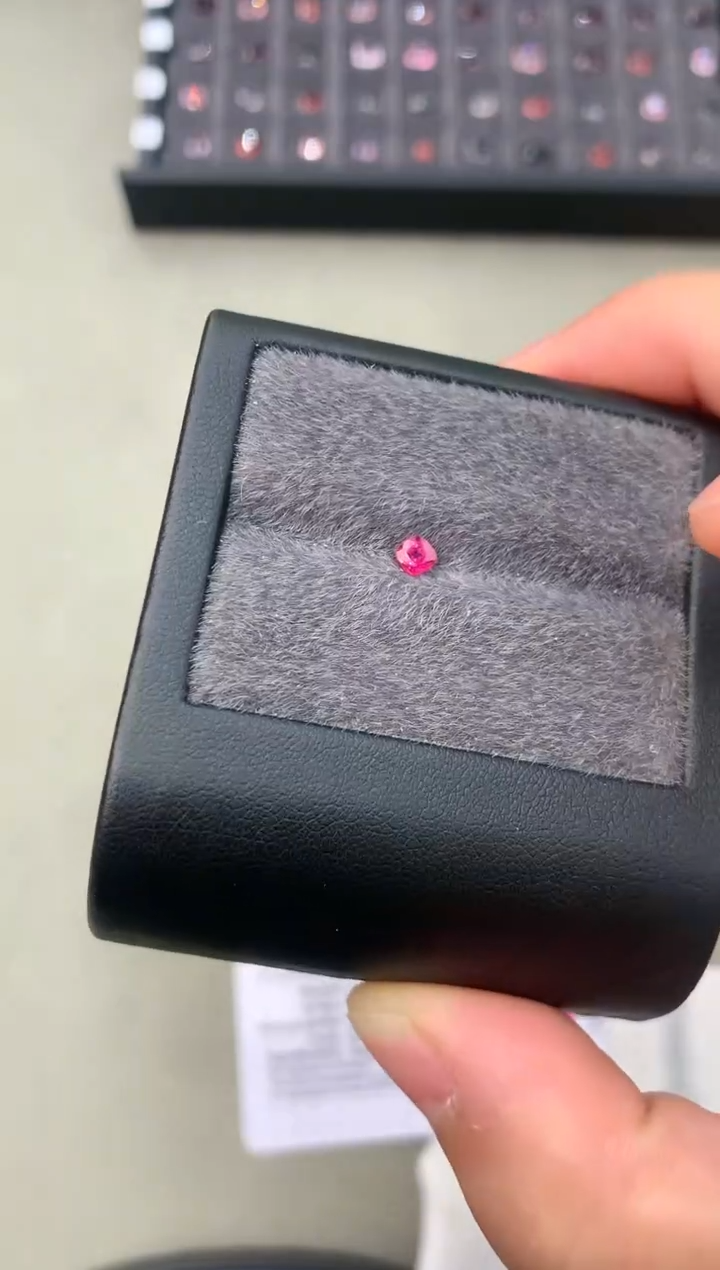 【闪购商品】定制尖晶石裸石未镶嵌0.28ct 绝地武士