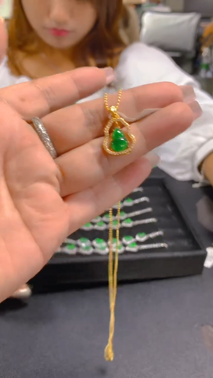 【闪购商品】翡翠吊坠(赠链)未镶嵌0698909770多样性发其一