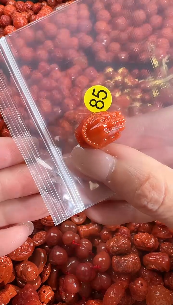 颈饰未镶嵌南红玛瑙1