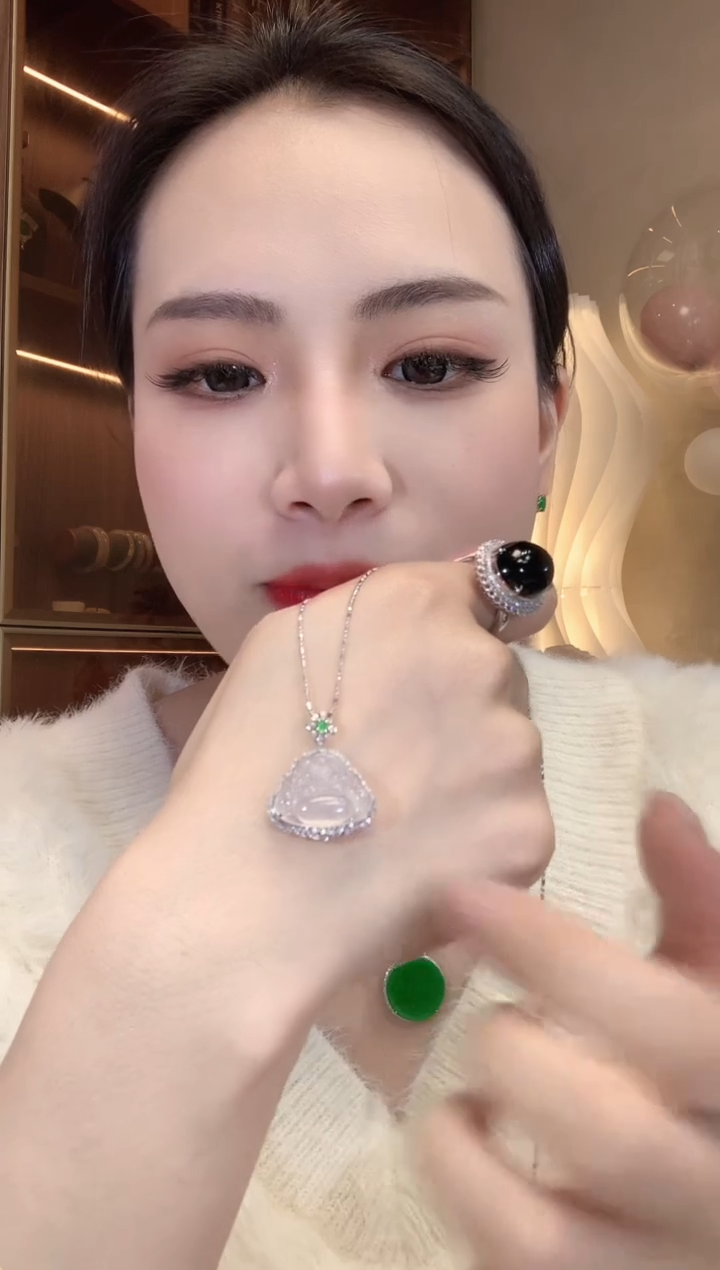 【闪购商品】翡翠吊坠(不含链)18K金镶嵌A15