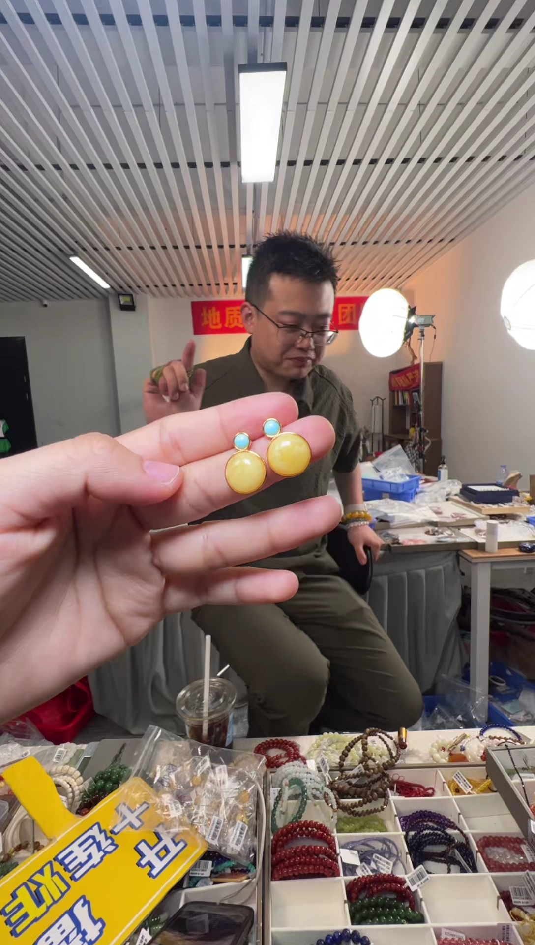 琥珀银S925镶嵌耳饰约11mm蜜蜡耳钉