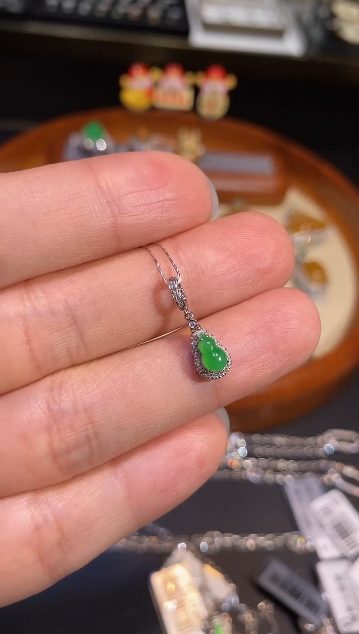 【闪购商品】翡翠颈饰18K金镶嵌吊坠