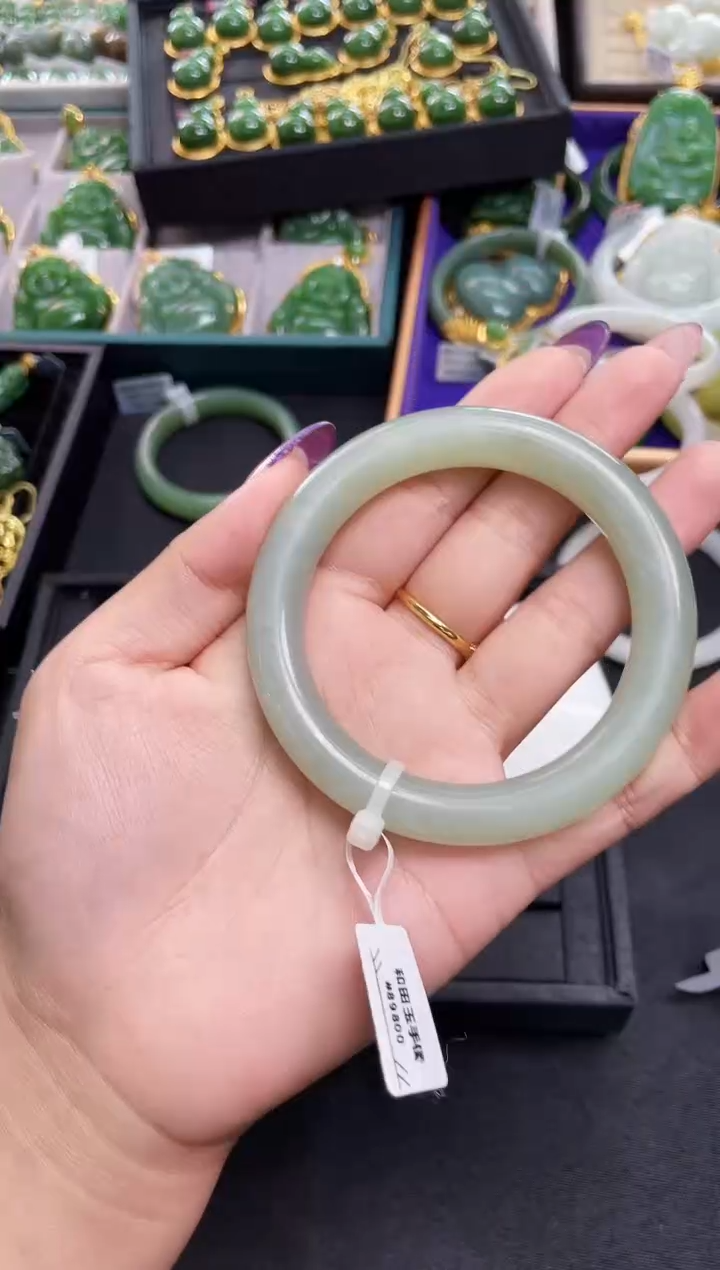 【闪购商品】和田玉手镯未镶嵌57多样性发一微带结构