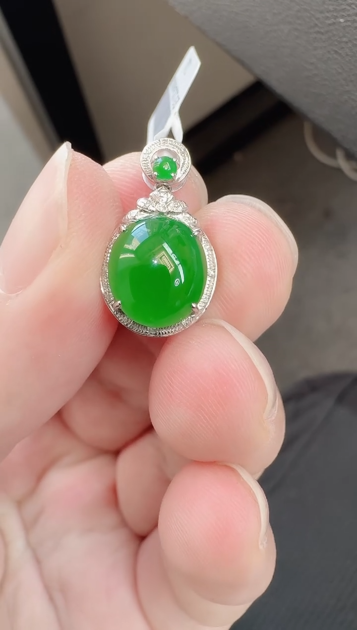 颈饰18K金镶嵌翡翠寄售回流，不退不换