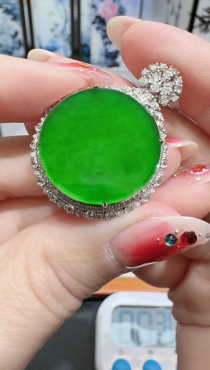 颈饰18K金镶嵌翡翠专****电寄售回流，24小时鉴赏期