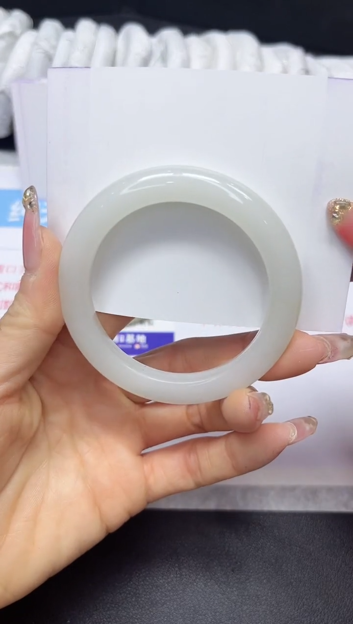 【闪购商品】石英质玉手镯未镶嵌108