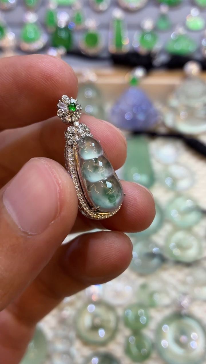 吊坠(不含链)18K金镶嵌翡翠豆子