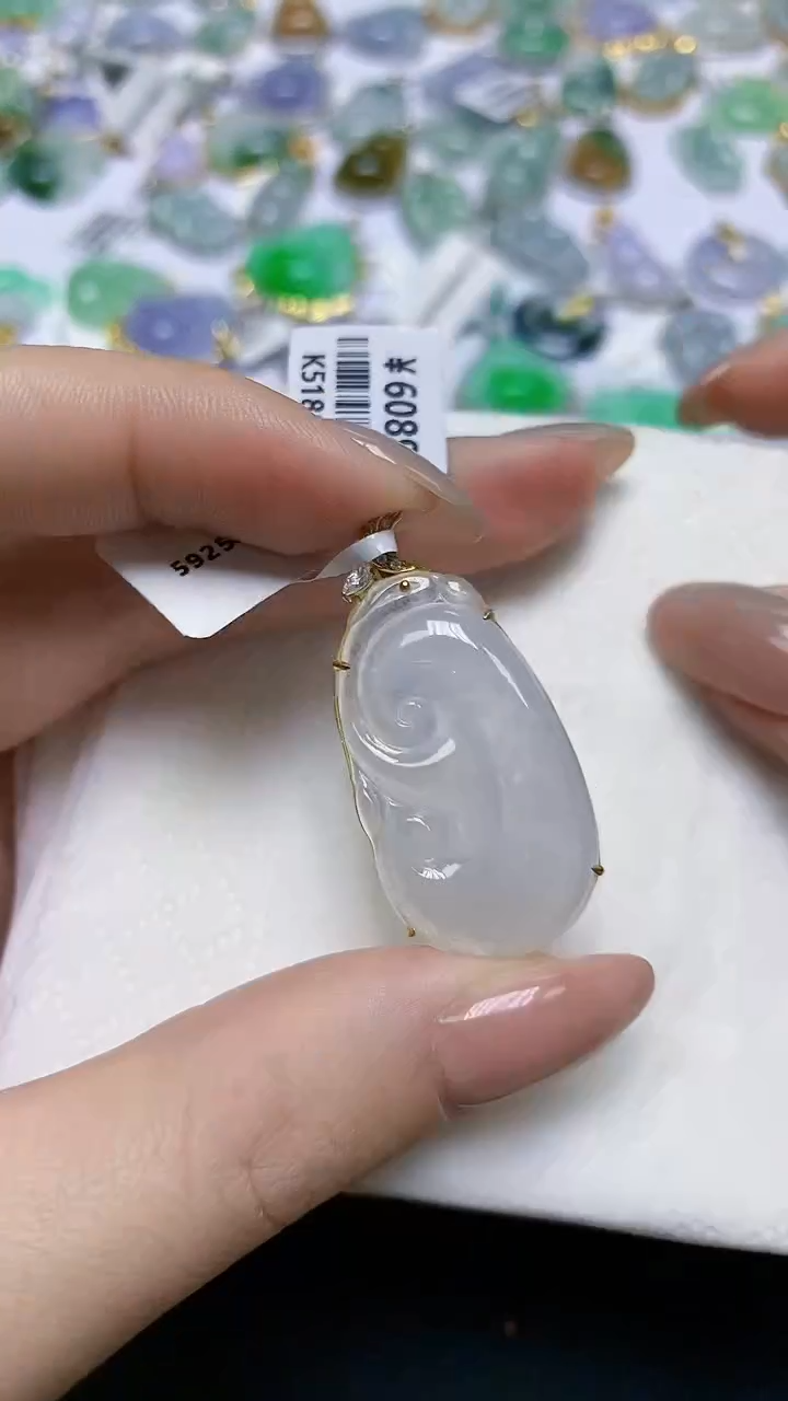 翡翠18K金镶嵌颈饰天然缅甸A货翡翠