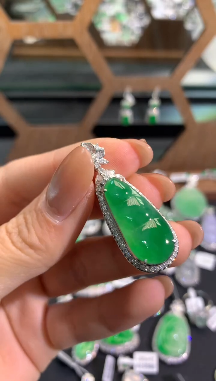 【闪购商品】翡翠吊坠(不含链)18K金镶嵌吊坠