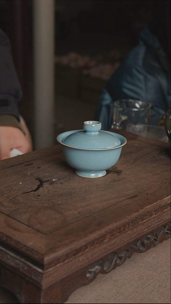 杯023号天蓝釉两才小乔盖碗微微不完美