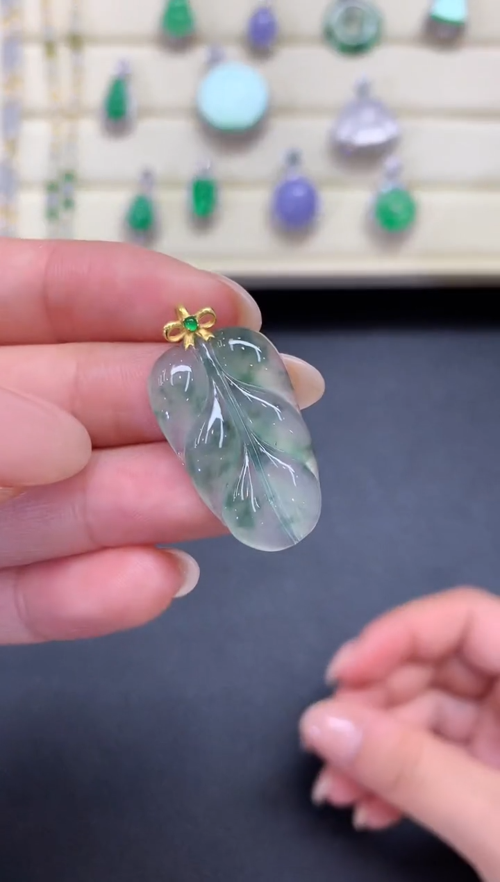 【闪购商品】翡翠18K金镶嵌颈饰A197    